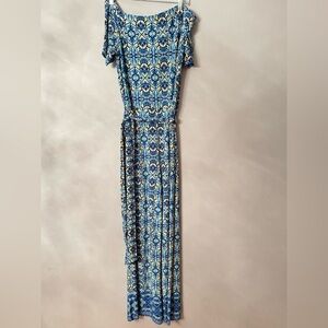 Elegant Blue Patterned Maxi jumpsuit.L. Colors blue and yellow.Very comfortable.